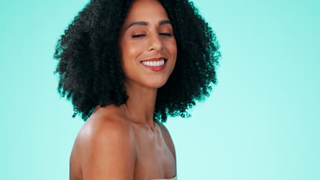 Schwarze-Frau,-Gesicht-Und-Afro-Mit-Lächeln-Für-Schönheit