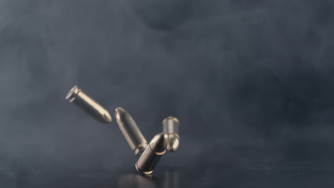 연기가 가득 찬 방에서 카운터에 떨어지는 총알