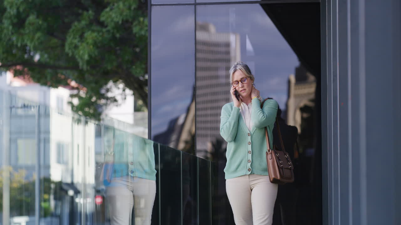 Businesswoman talking on her phone in the city
