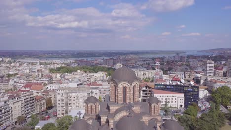 Atemberaubende,-Aufschlussreiche-4K-Aufnahme-Der-St.-Markus-Kirche-Im-Stadtzentrum-Von-Belgrad