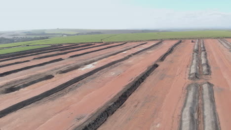 vista aérea del depósito de bagazo de caña de azúcar, utilizado para fertilizar el campo y la plantación