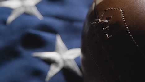 cerrar foto de estudio de fútbol americano en la bandera de rayas y estrellas 2