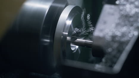 máquina de corte de metales con torno de pieza de trabajo de fresa giratoria