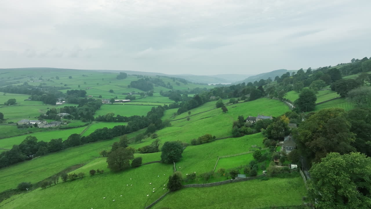 en medio de las hermosas tierras de cultivo de yorkshire dales, reino unido