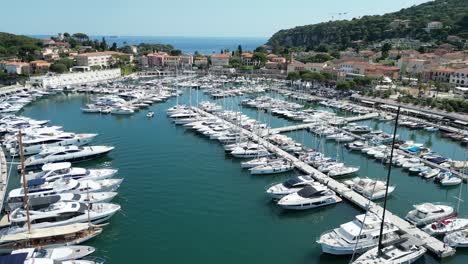 Luftaufnahmen-über-Marina-Beaulieu-Sur-Mer,-Frankreich