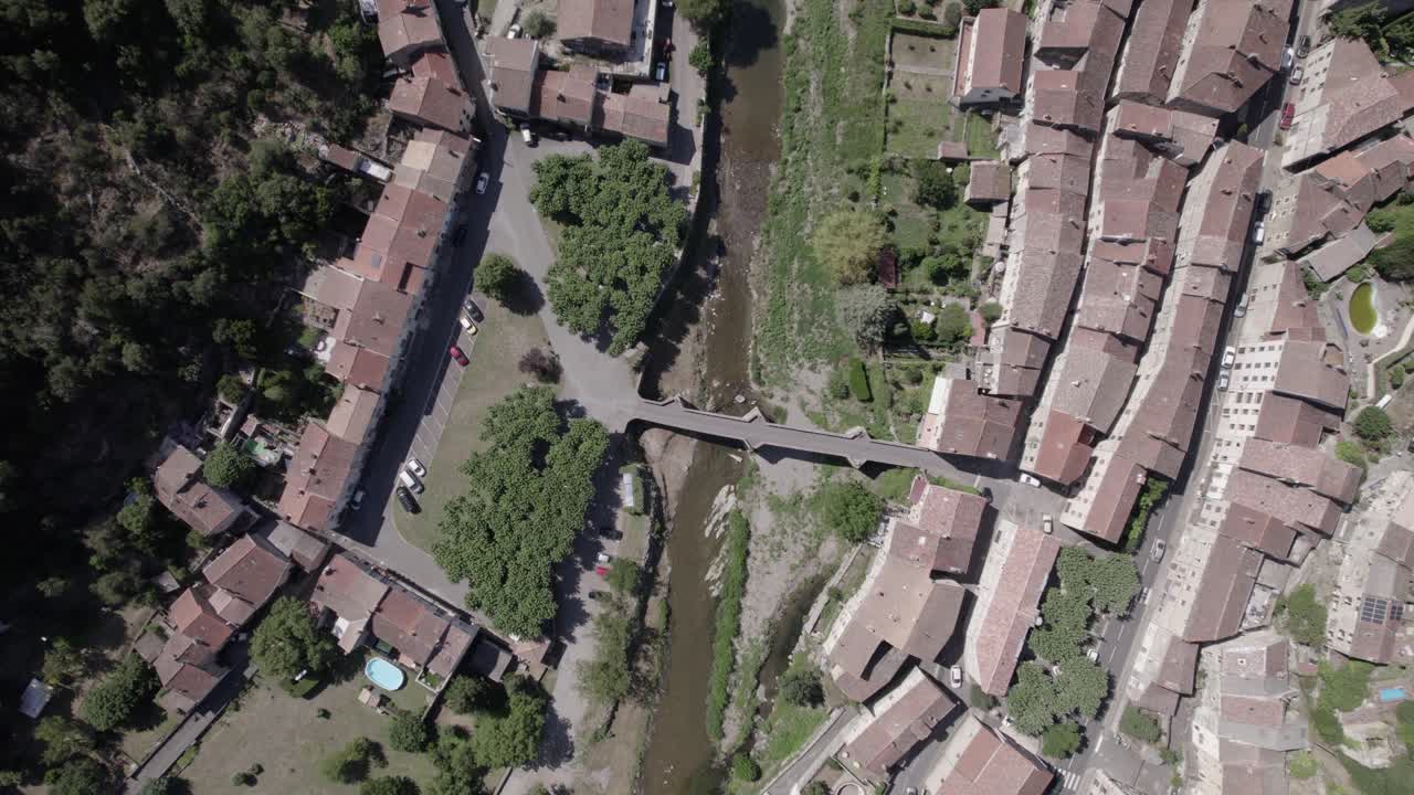 video vuelo ascendente en riols