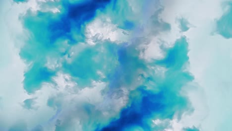 hermosas nubes coloreadas en el cielo azul brillante