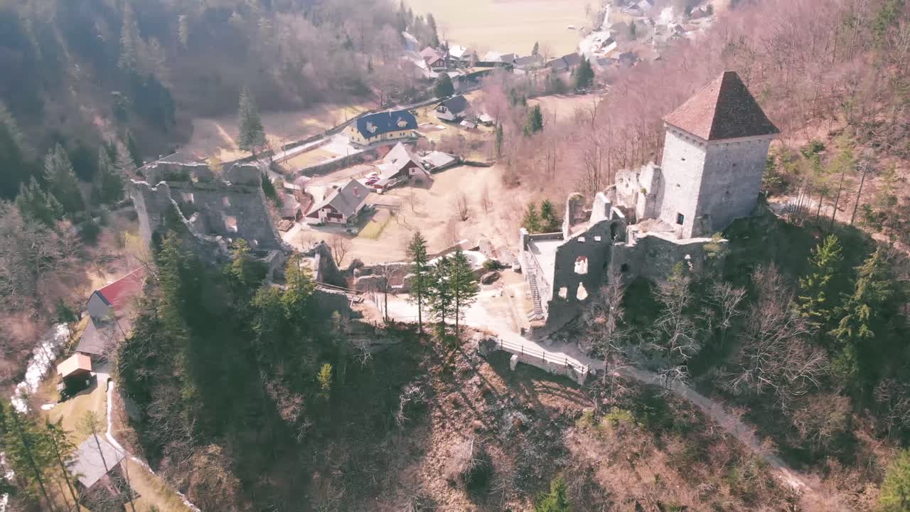 캐슬 가면 개요