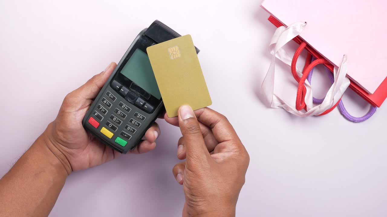 pago terminal de carga desde una tarjeta, pago sin contacto