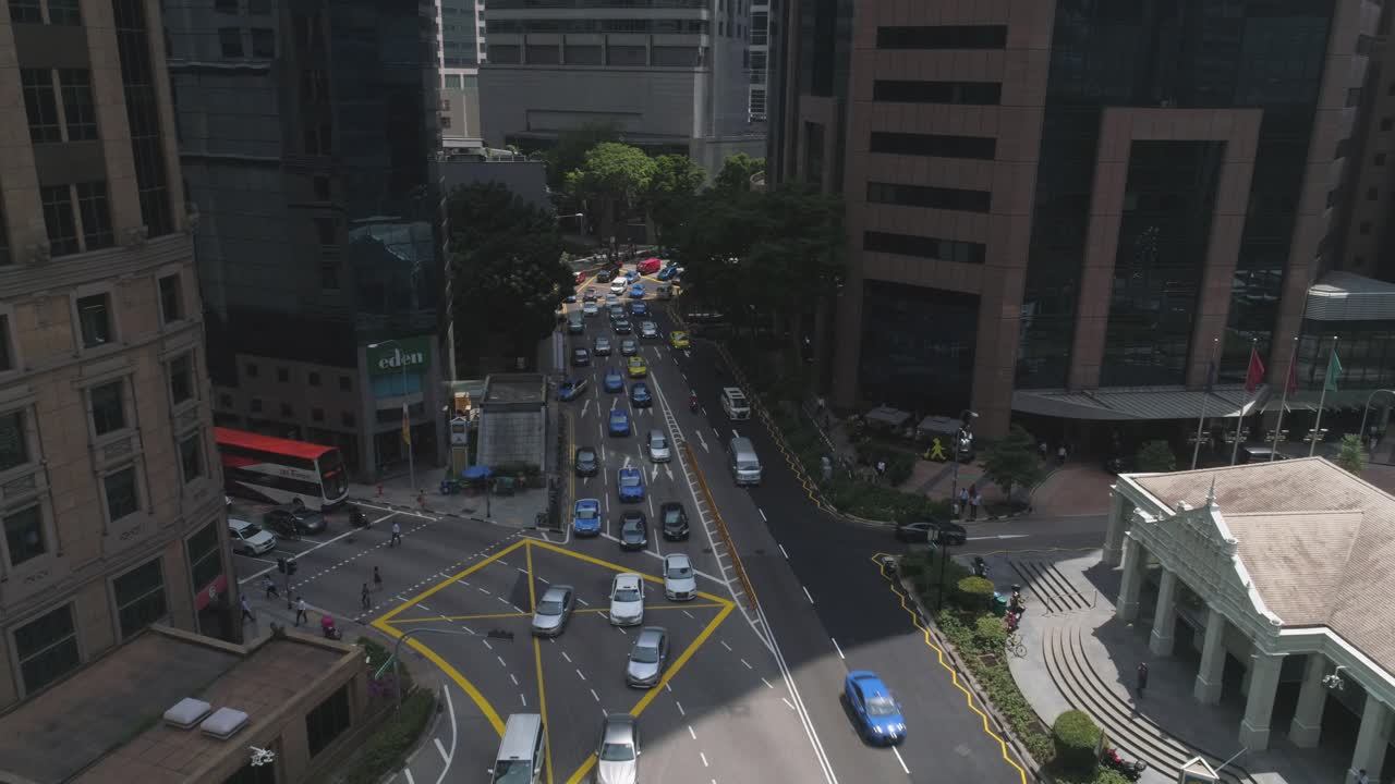 la escena de la calle ocupada de singapur