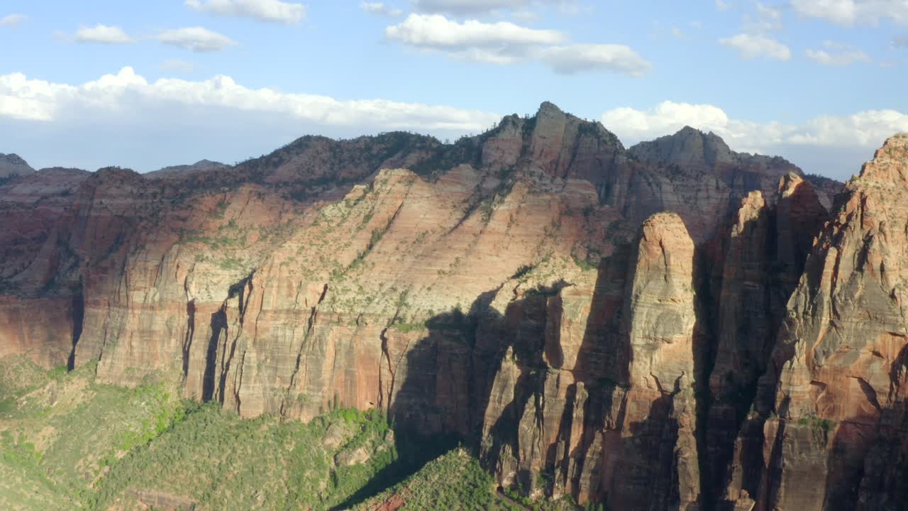 imágenes aéreas de drones del parque nacional zion en utah, estados unidos
