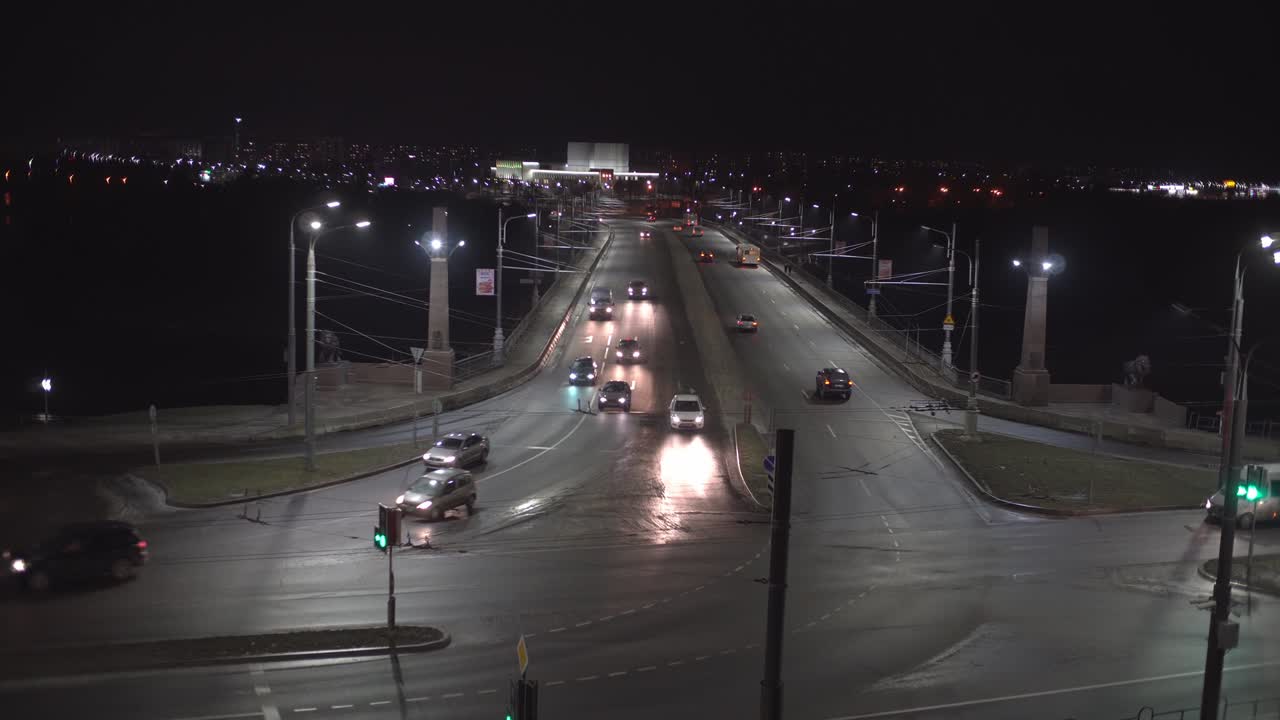 도시 거리에서 차의 흐릿한 불빛,  빈 거리,  비어있는 도로.