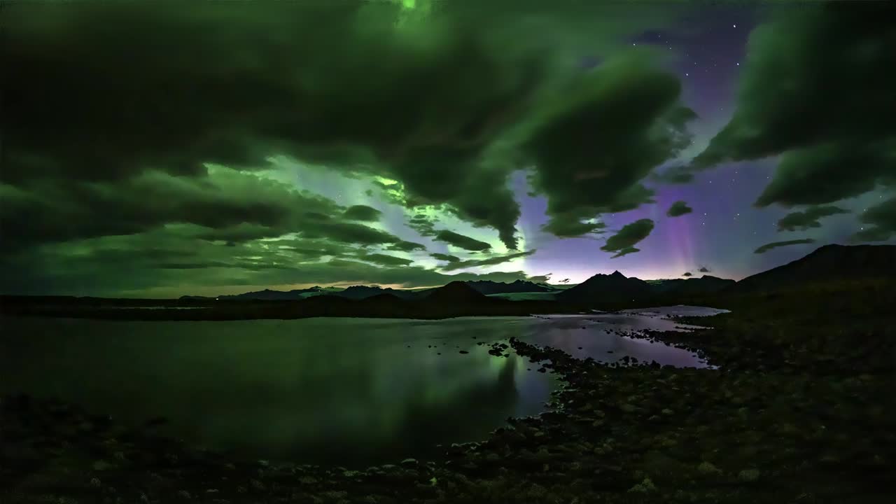 video timelapse de la aurora boreal desde el sur de islandia