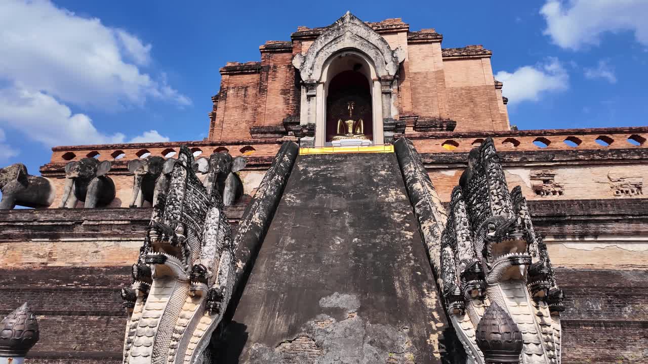 Wat Chedi Luang Chiang Mai Thailand temple pagoda buddhist religious site