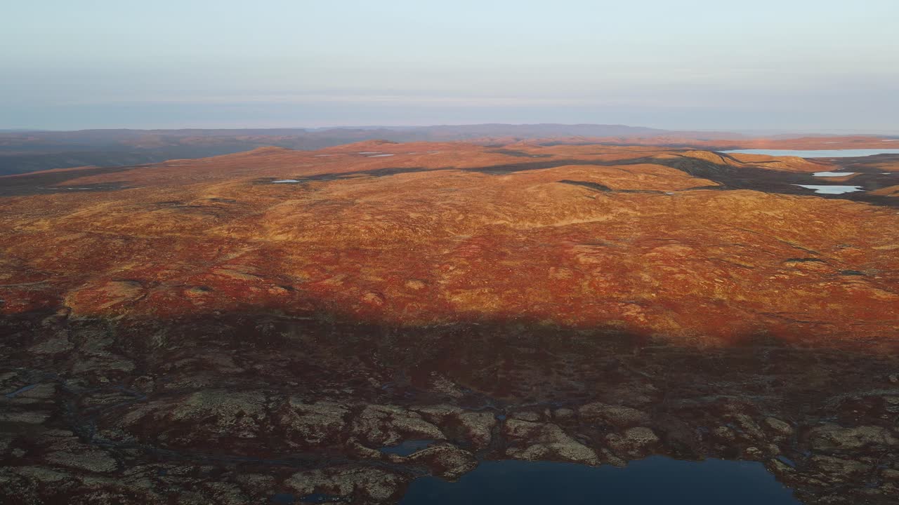 hermoso paisaje de una meseta en el sur de noruega