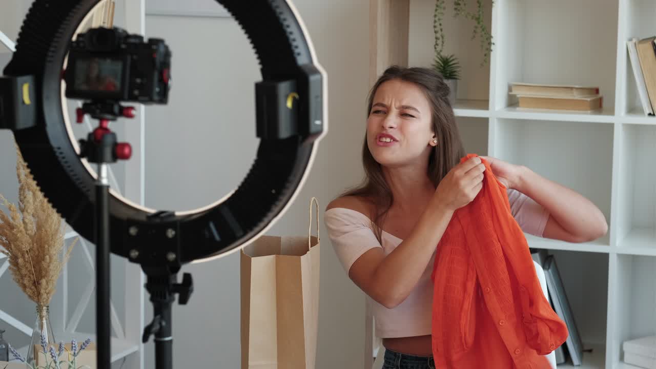 blogger de moda mujer influyente video desempaque