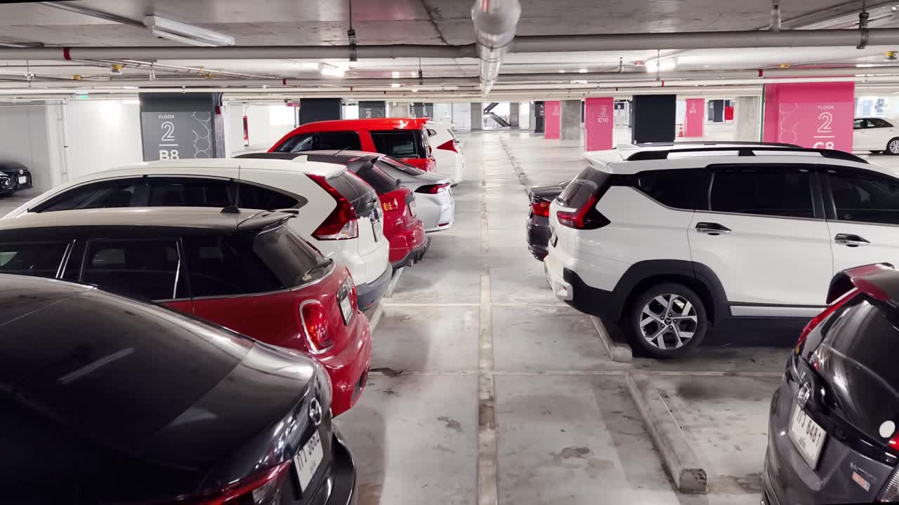 지하 주차장 내부