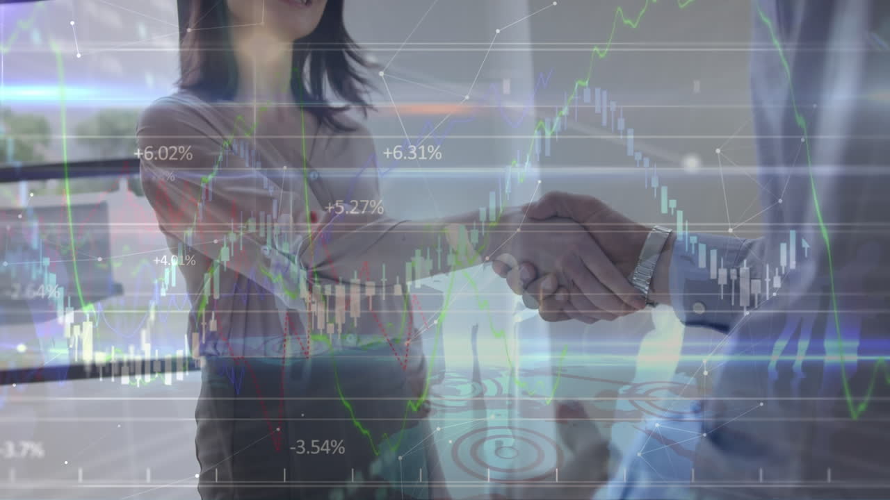 animación de procesamiento de datos y gráficos sobre diversos empresarios que se estrechan la mano
