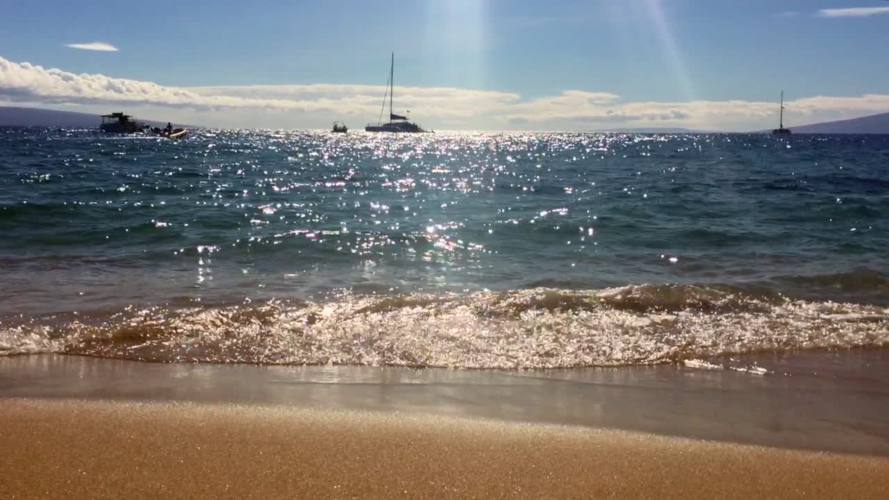 아름다운 마우이, 하와이 일몰, 파도, 모래, 범선, 거리에 라나이가 있는 반짝이는 태양, hd