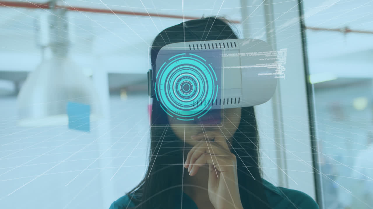 animación de texto de 6g, escaneado de visores y procesamiento de datos sobre una mujer que usa auriculares vr