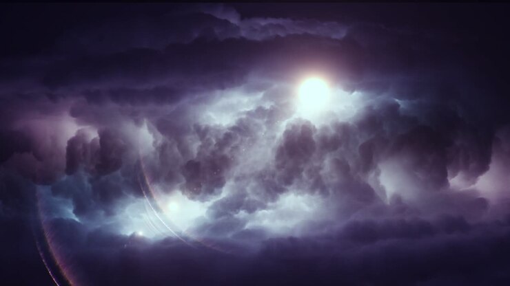 il sole splendeva tra le nuvole scure