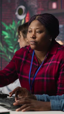 vertical video call center manager teaches intern how to use ai to enhance customer interaction