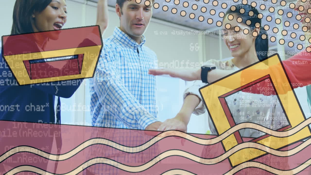 formas abstractas y procesamiento de datos contra diversos colegas de oficina apilando las manos en la oficina