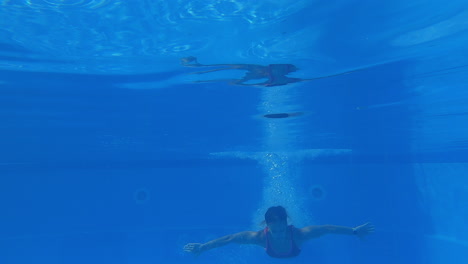 vistas submarinas de la piscina