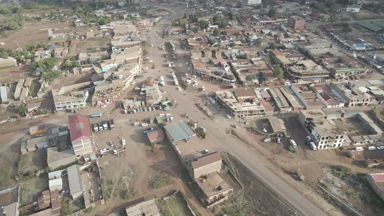 케냐의 외딴 아프리카 마을 로이토키톡