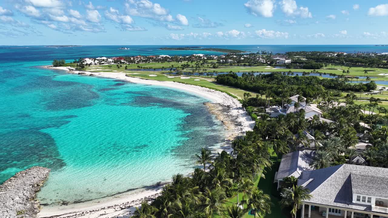Cabbage Beach a Paradise Island, Nassau, Bahamas. Paesaggio da spiaggia. Quartiere del centro. Meta di viaggio. Cabbage Beach a Paradise Island, Nassau, Bahamas. Paesaggio marino naturale