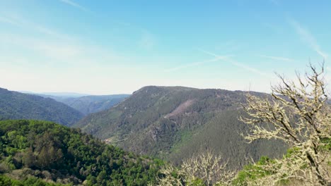 Landscape-drone-shot,-Ribeira-Sacra-Ourensana,-Nogueira-de-Ramuin,-Galicia,-Spain