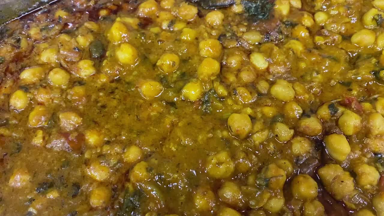 chole o chana masala o garbanzos picantes es un plato tradicional del norte de la india