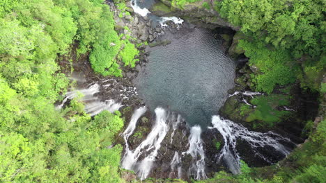 Zoom-Aéreo-En-Las-Cataratas-Grand-Galet-En-La-Cascada-Langevin-En-La-Isla-De-Réunion