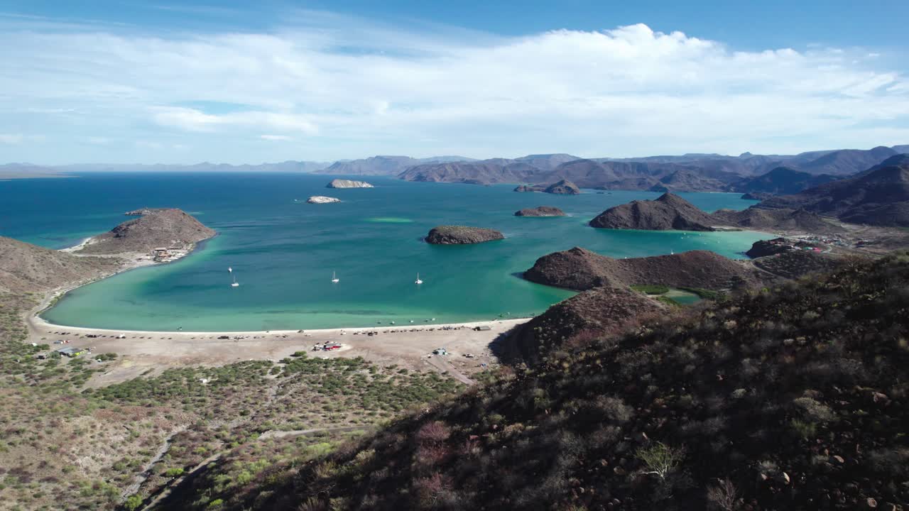 playa santispac en bahía concepción, cerca de mulege, en el estado de baja california sur, méxico.