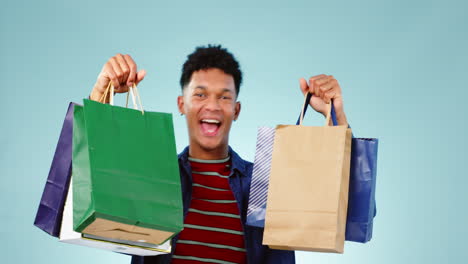 cara, feliz y hombre bailando con bolsa de compras