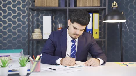 Thoughtful-young-businessman-taking-notes.