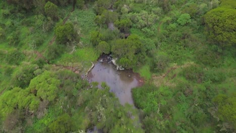 Imágenes-De-Archivo-De-Drones-Kenia-Abedare-Ranges-Cascada-Karuru