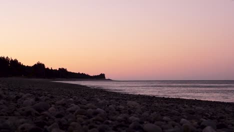 Strandsonnenuntergang-über-Dem-Ozean