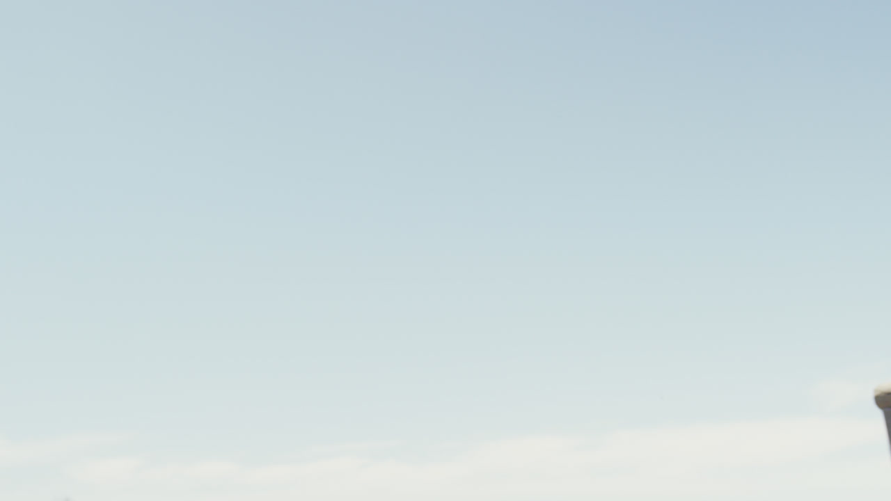 ⁇ 속의 장애물 코스에서 장애물 아래와 위로 올라가는 다양한 그룹 피트