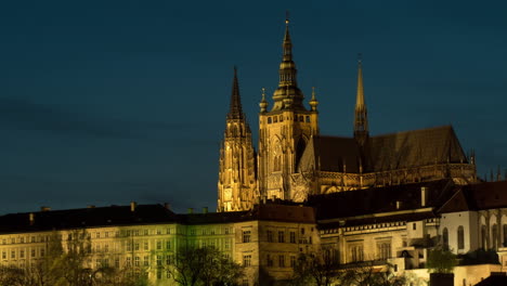 Timelapse-Del-Castillo-De-Praga-Iluminado-Por-La-Noche