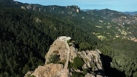 Aerial-view-over-the-peña-del-Cuervo-Lookout-Rock-Raven,-in-sunny-Mineral-del-Chico,-Hidalgo,-Mexico