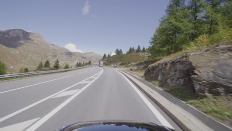 Fahren-Auf-Dem-Simplonpass-In-Der-Schweiz