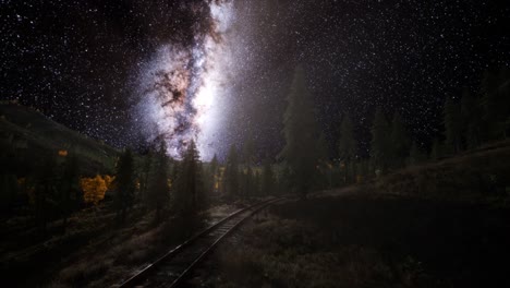 la vía láctea por encima del ferrocarril y el bosque