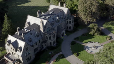 mansion in long island ny during the summertime, green scenery