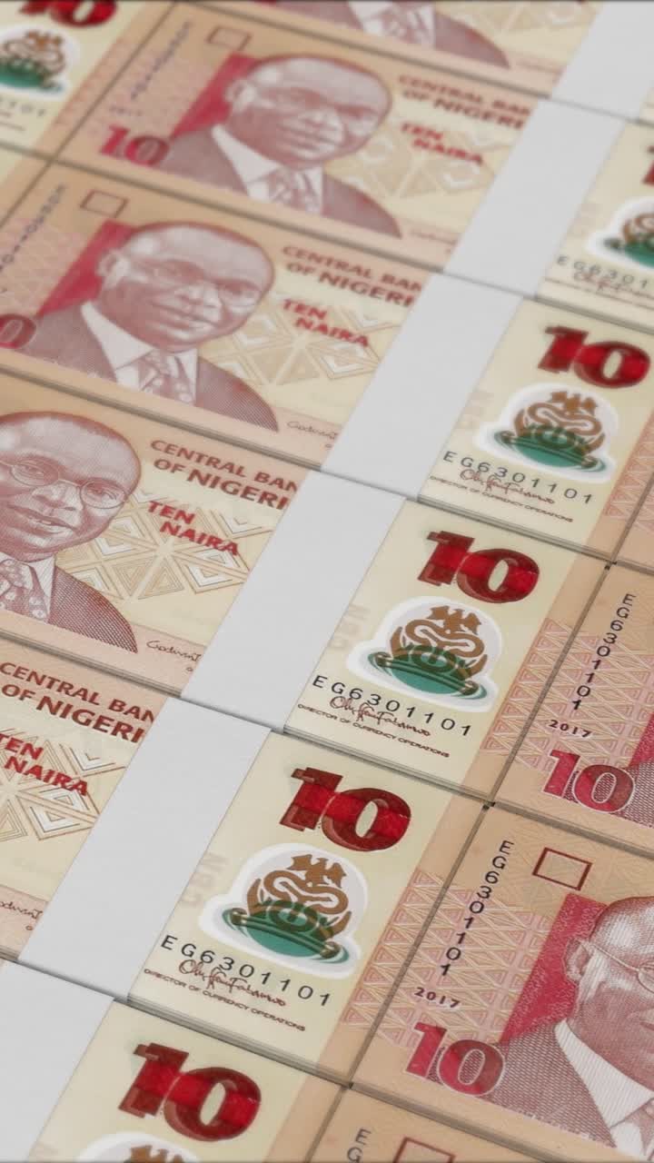 Para basma makinesinde basılan 10 Nijerya Nairası banknotlarının dikey videosu.
