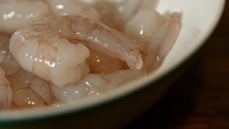 Close-Up-of-Raw-King-Prawns-in-Bowl