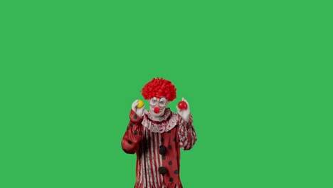 el payaso haciendo malabarismos en la pantalla verde