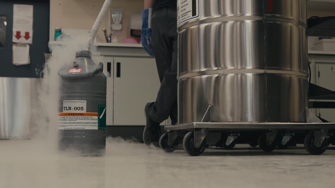 generación de vapor durante la transferencia de nitrógeno líquido de un tanque de almacenamiento a un dewar - disparo estático