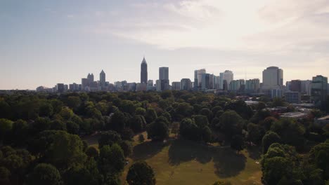 horizonte de atlanta desde el parque piedmont