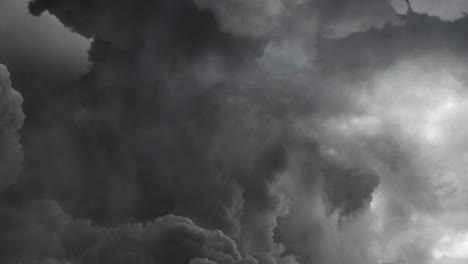 Tormenta-De-Truenos-Sobre-El-Tornado-Strom